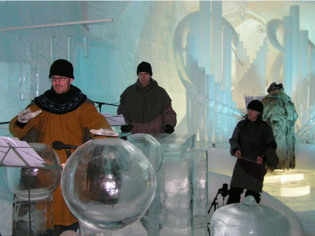 Ice Music Symphony: Ice Organ, drums and xylaphone