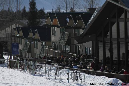 Alyeska Alaska: Apres ski at the base