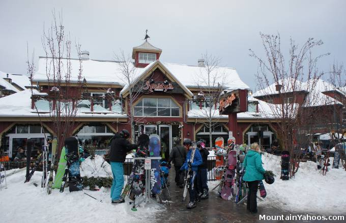 Blue Mountain: Apres ski at Rusty's at the base