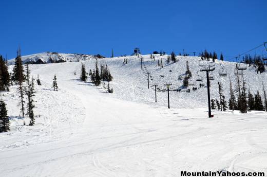 Intermediate blue ski run