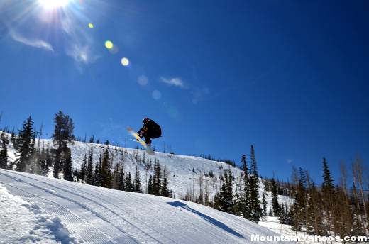 A boarder rippin it off a jump