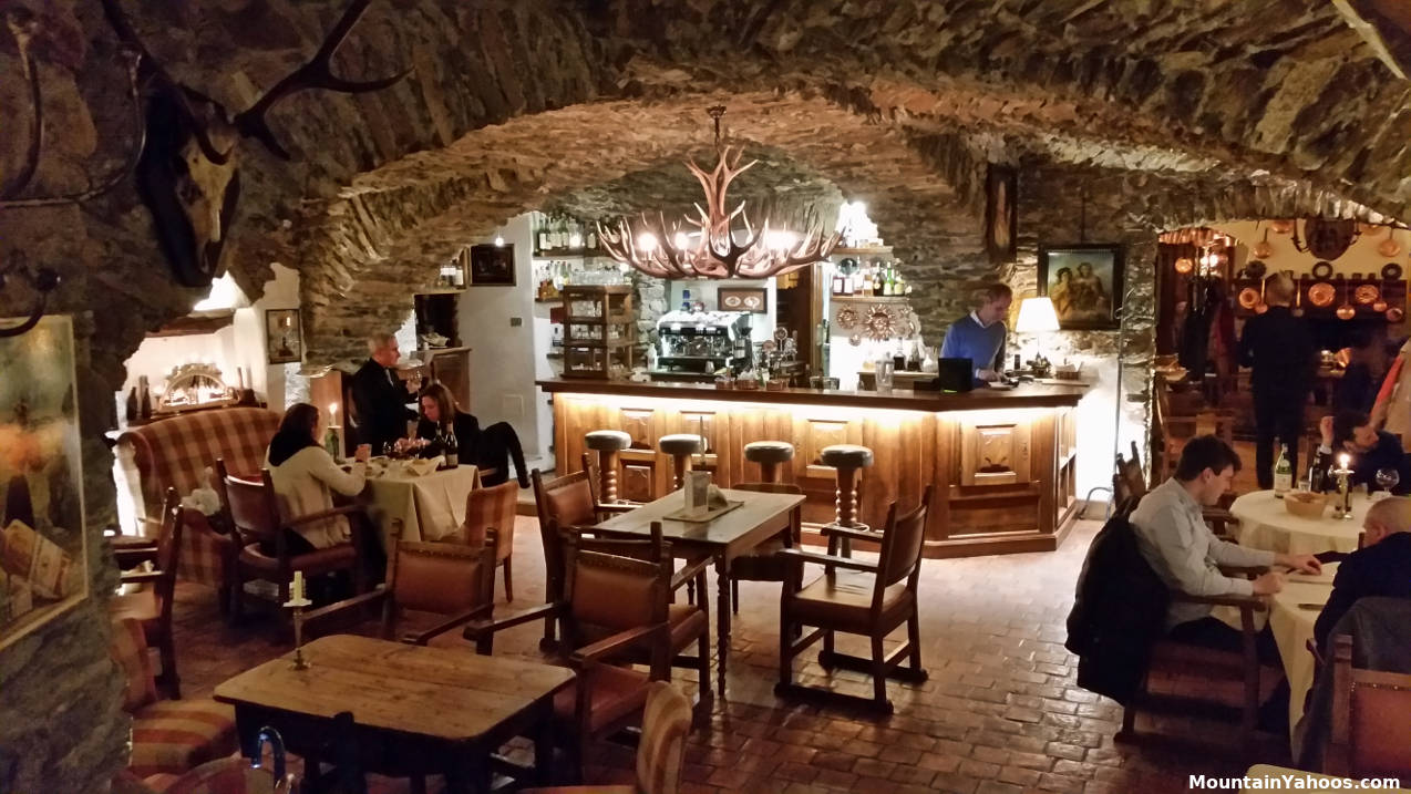 Cadran Solaire Restaurant interior
