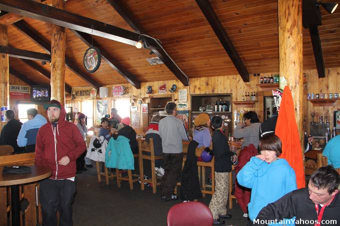 Eldora: Apres ski at the Timber Lodge at the base