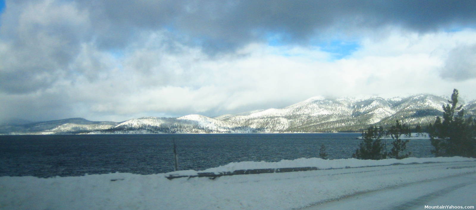 Lake drive along the coast of Lake Tahoe California