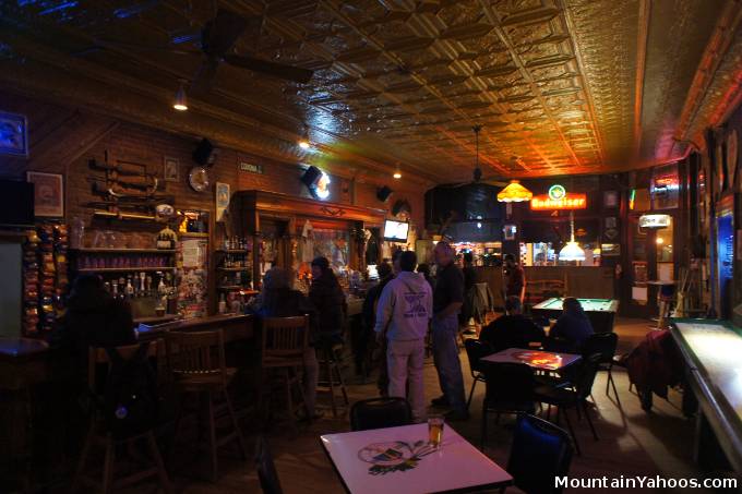 Salida CO: Victorian bar - interior