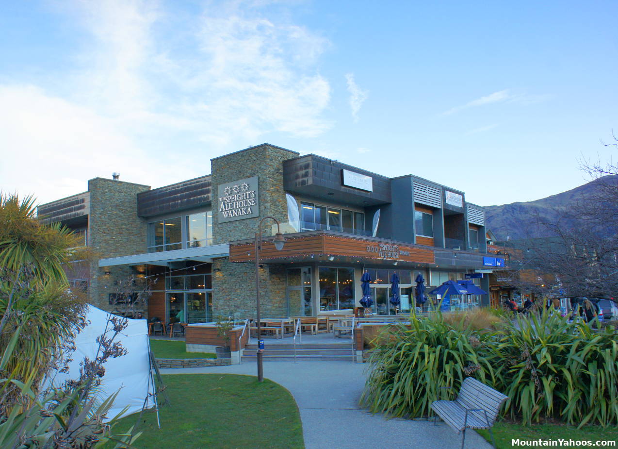 Wanaka Speight's Ale House bar