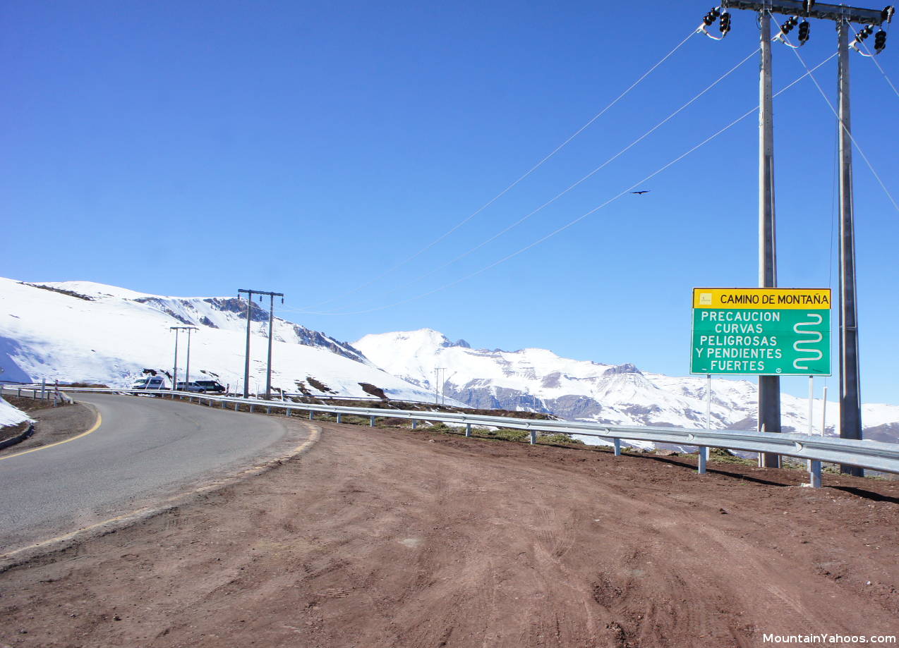 Curve warnings on Camino A Farellones on the way to Valle Nevado