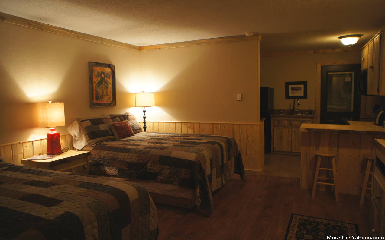 A room at the Wolf Creek Ranch Motel